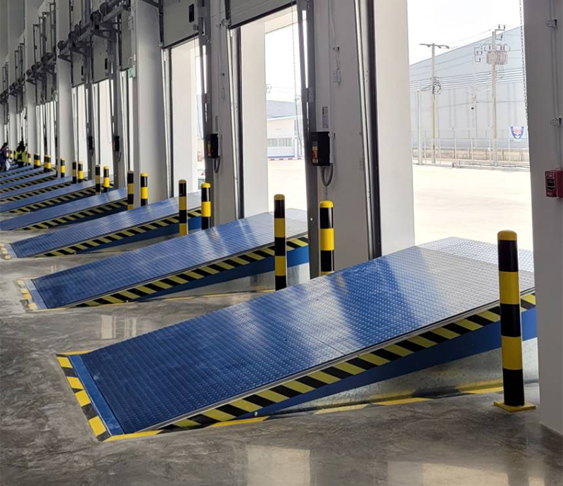 สะพานปรับระดับโหลดสินค้ารุ่นมือดึง