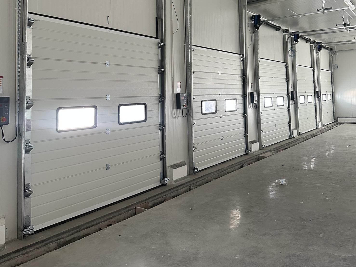 ติดตั้งประตูโรงงานอุตสาหกรรม - โรงงานไลน์การผลิตเครื่องดื่มและแอลกอฮอล์