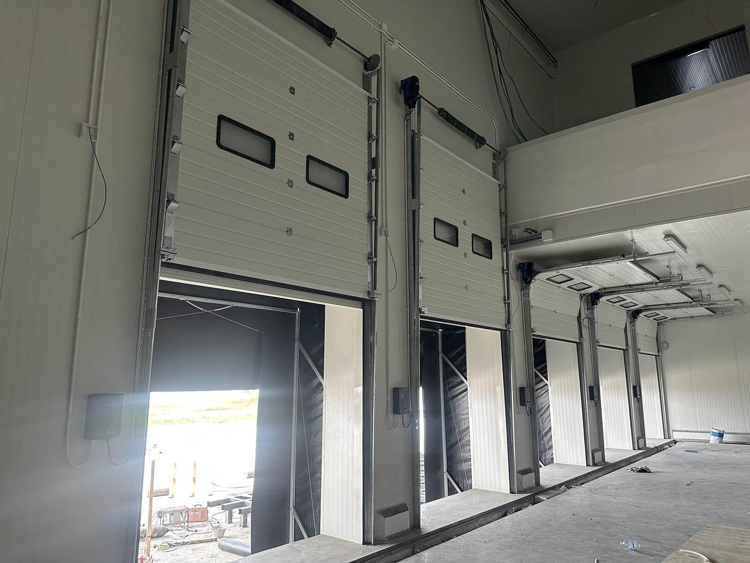 ติดตั้งประตูโรงงานอุตสาหกรรม - โรงงานไลน์การผลิตเครื่องดื่มและแอลกอฮอล์