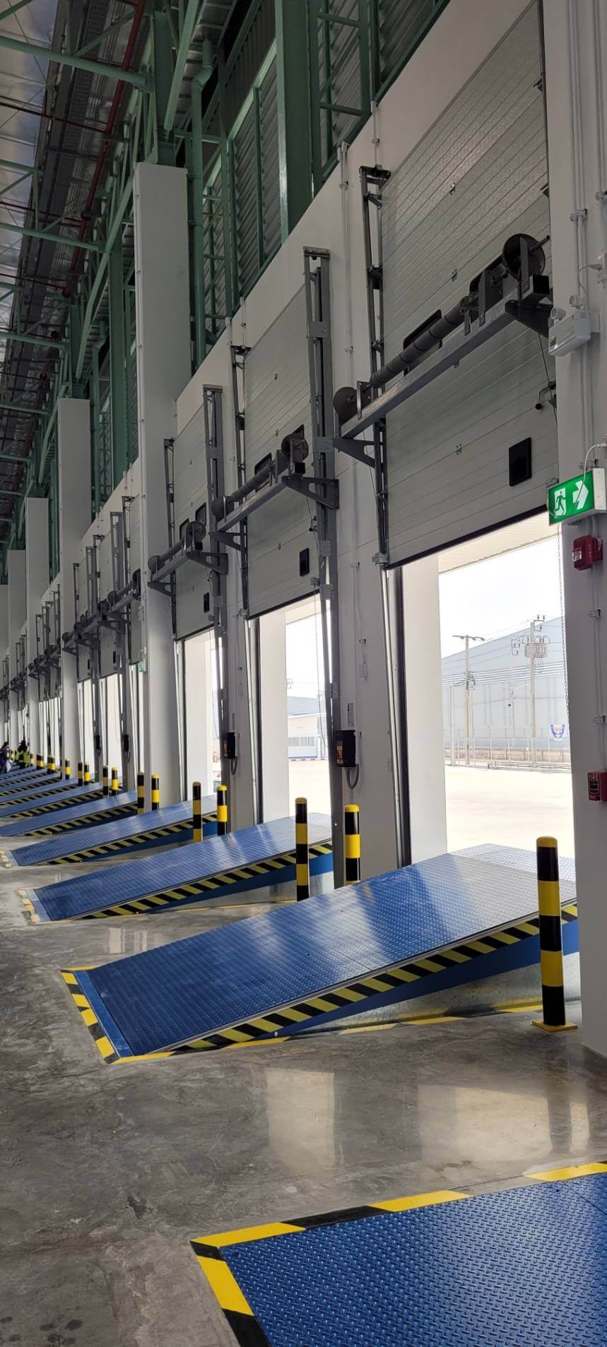 ระบบขนถ่ายและลำเลียงสินค้า