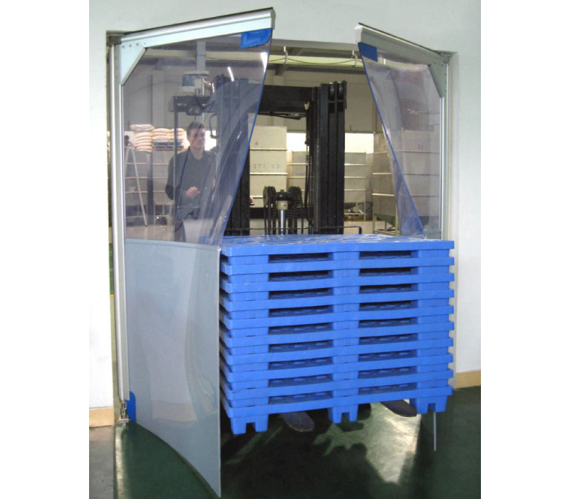 ประตูบานสวิง พีวีซี